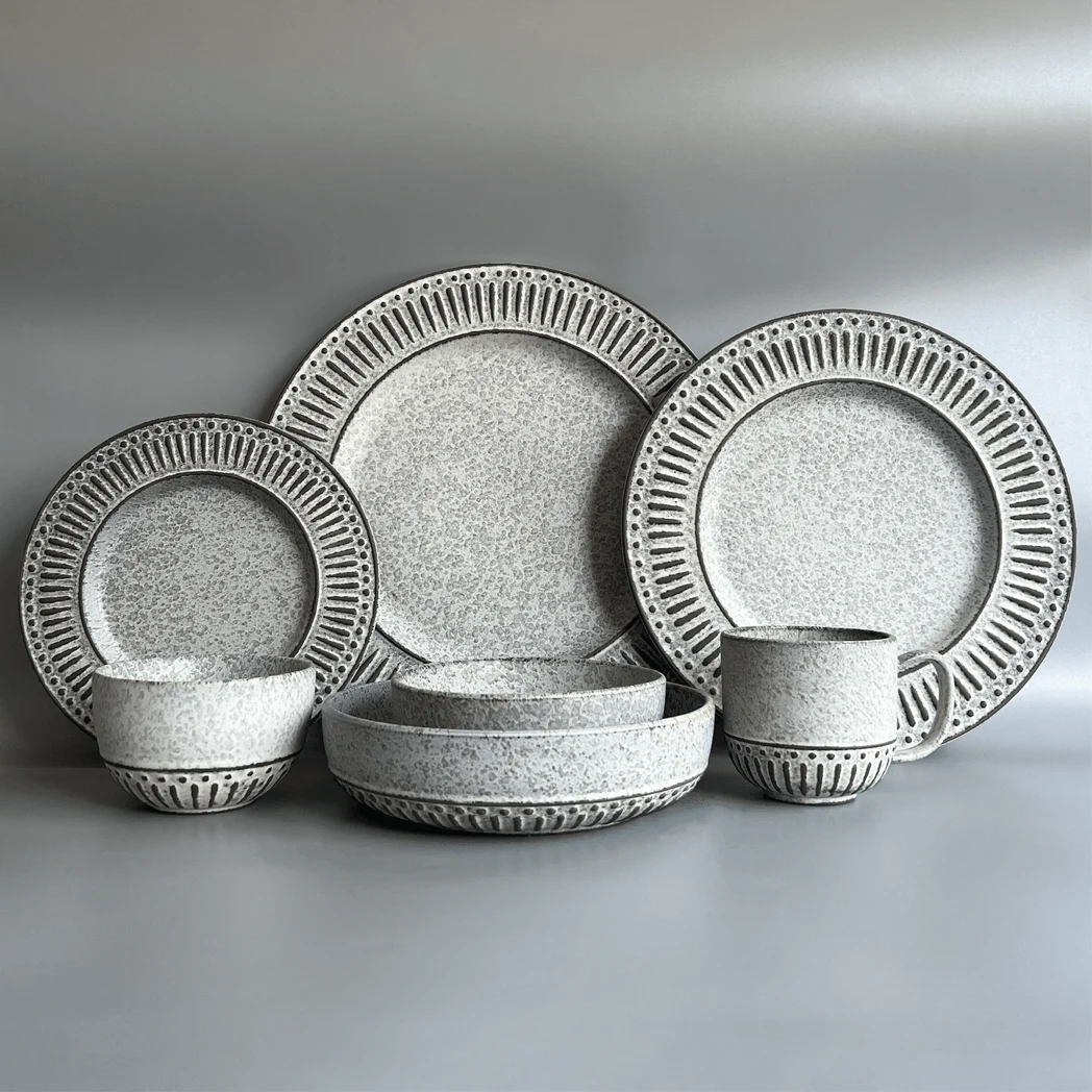 Official ROMAN-TIC series image showing three plates, three bowls and one mug