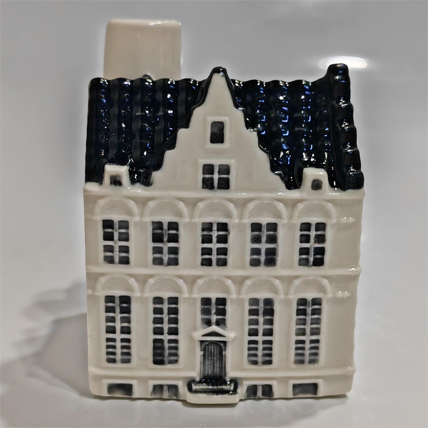 Front view of the KLM House No.105 ceramic model with a blue roof and detailed facade