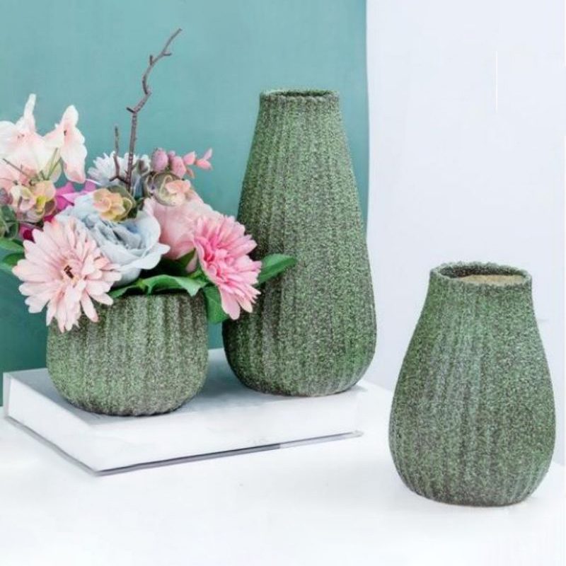 Matte green textured ceramic vase set